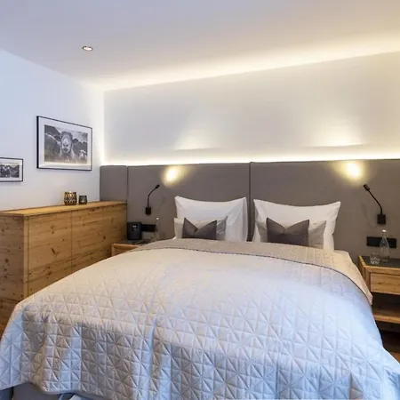 Spectacular Magnificent Chalet - Cortino Inn